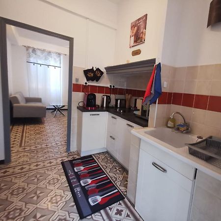 Petit Appart Entier Au Coeur Des Remparts - Netfix Et Connection Fibre Gratuits Carpentras Exterior foto