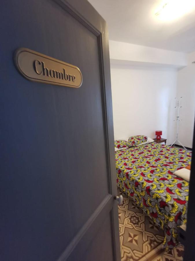 Petit Appart Entier Au Coeur Des Remparts - Netfix Et Connection Fibre Gratuits Carpentras Exterior foto