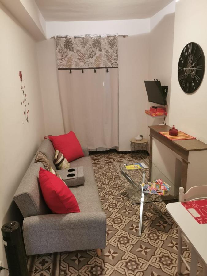 Petit Appart Entier Au Coeur Des Remparts - Netfix Et Connection Fibre Gratuits Carpentras Exterior foto